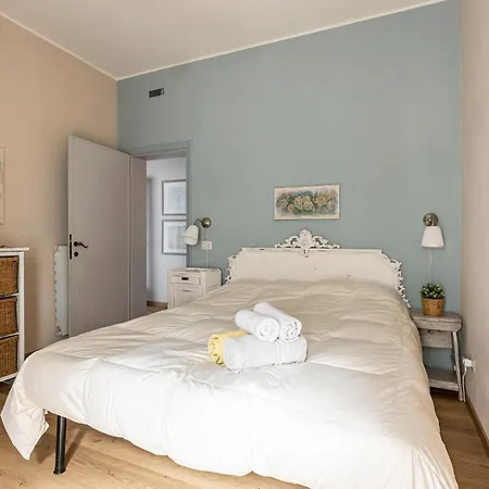 Guesthost - Lido Roomy For 7!